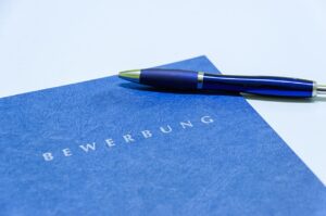 転職活動に役立つ履歴書の例文は？